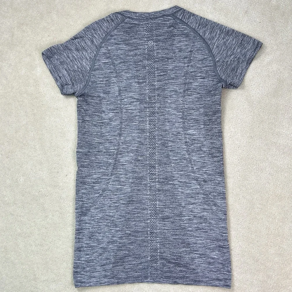 Lululemon Metal Vent Womens 6 TShirt Training Gym Workout Performance